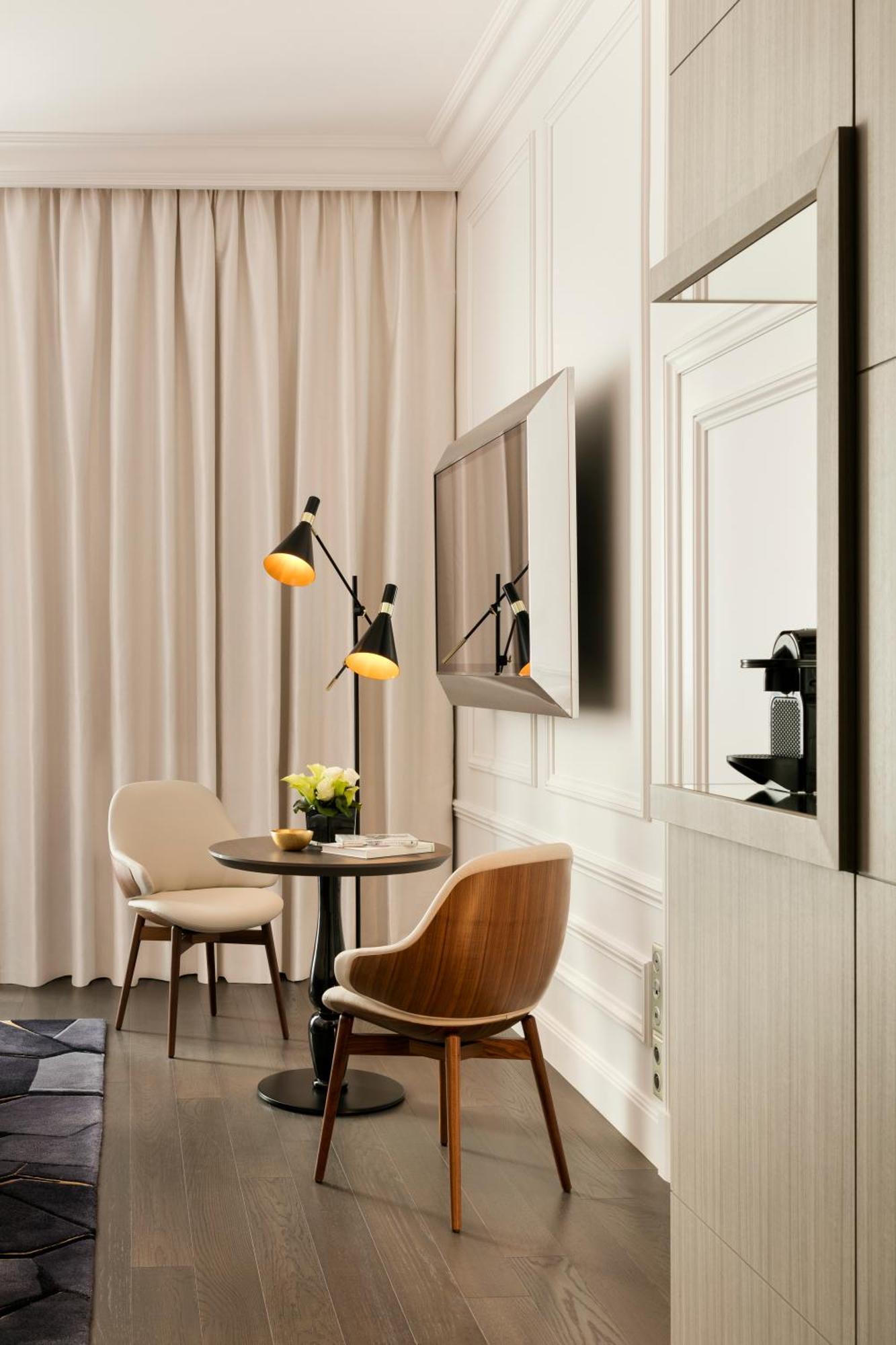 La Clef Champs-élysées By The Crest Collection Paris